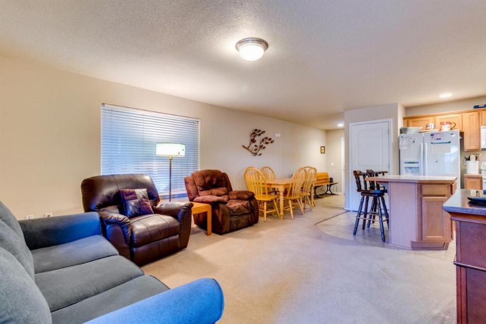 Creekside Paradise Image 22