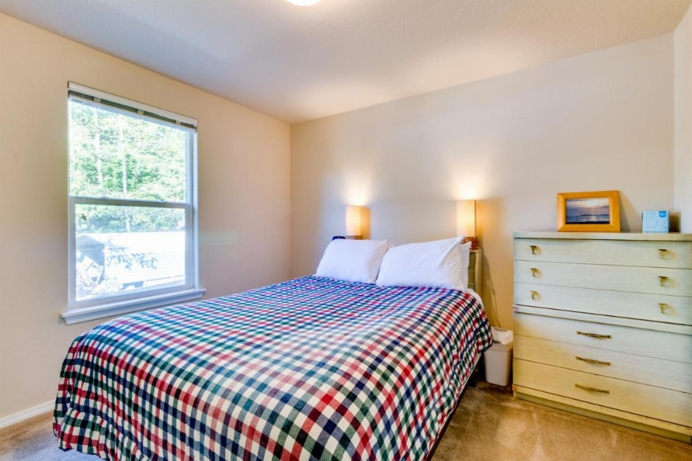 Creekside Paradise Image 27
